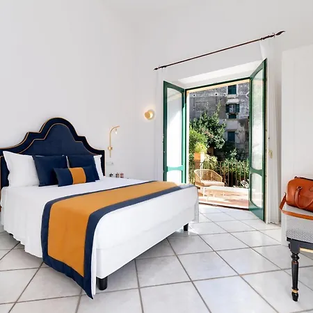 阿玛尔菲度假村 4*