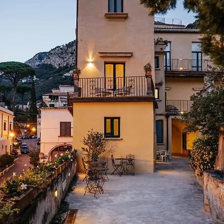 Amalfi Resort Bed & Breakfast 4*