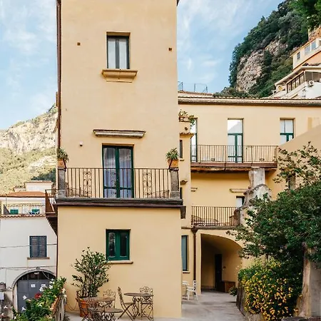 Amalfi Resort 2*