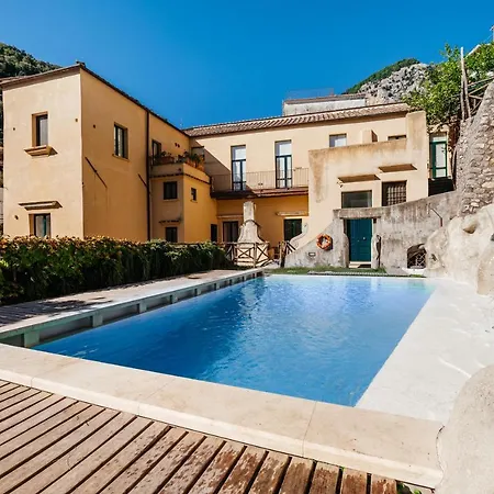 Amalfi Resort Bed & Breakfast 4*