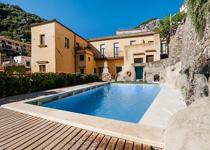 Amalfi Resort Oda ve Kahvaltı 4*