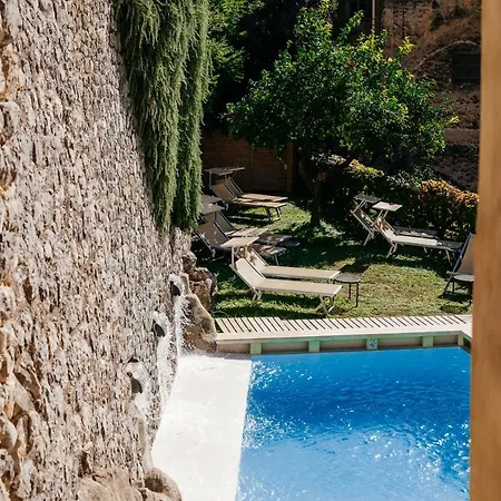לינה וארוחת בוקר Amalfi Resort